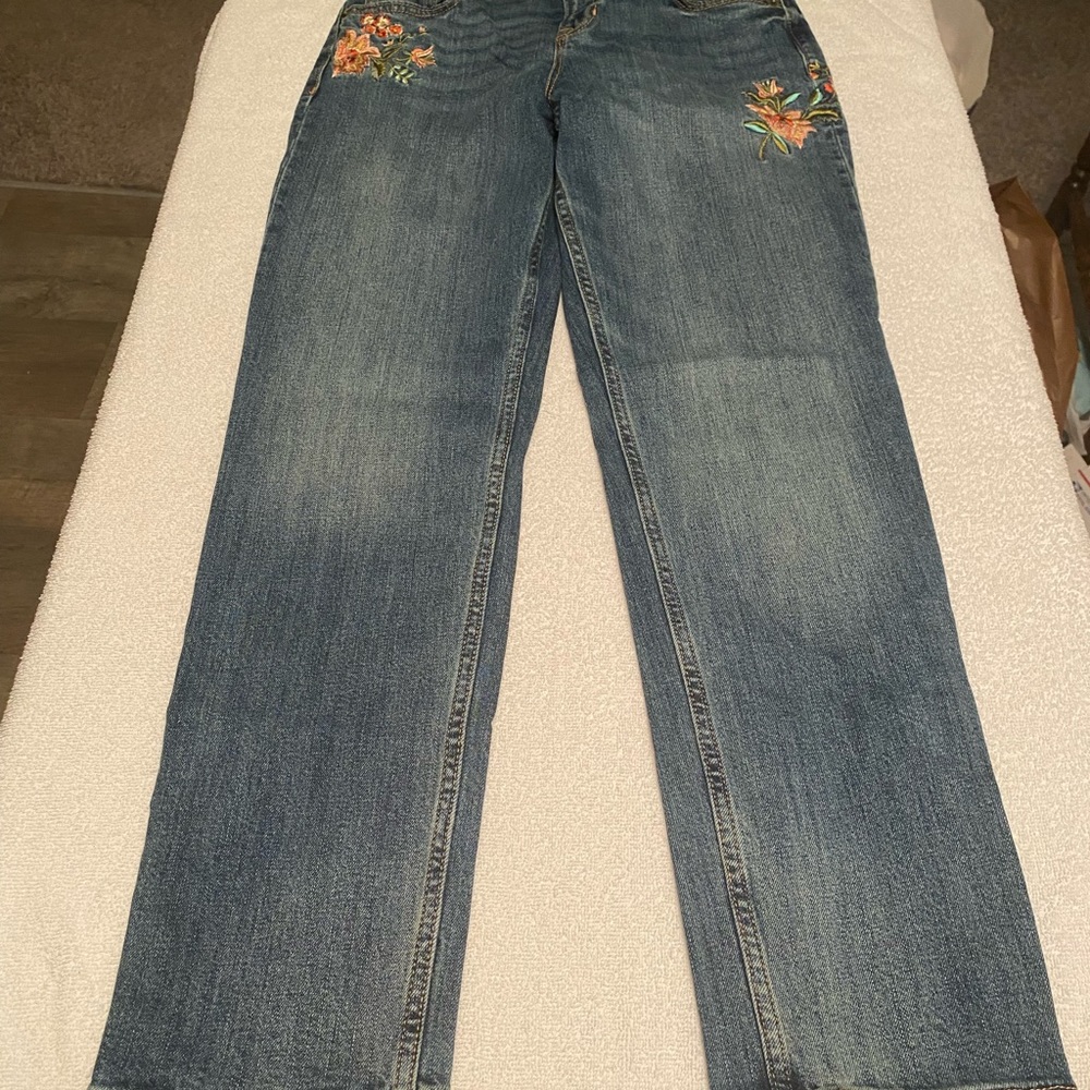 Old Navy embroidered jeans boyfriend strait 2 reg - Picture 8 of 8
